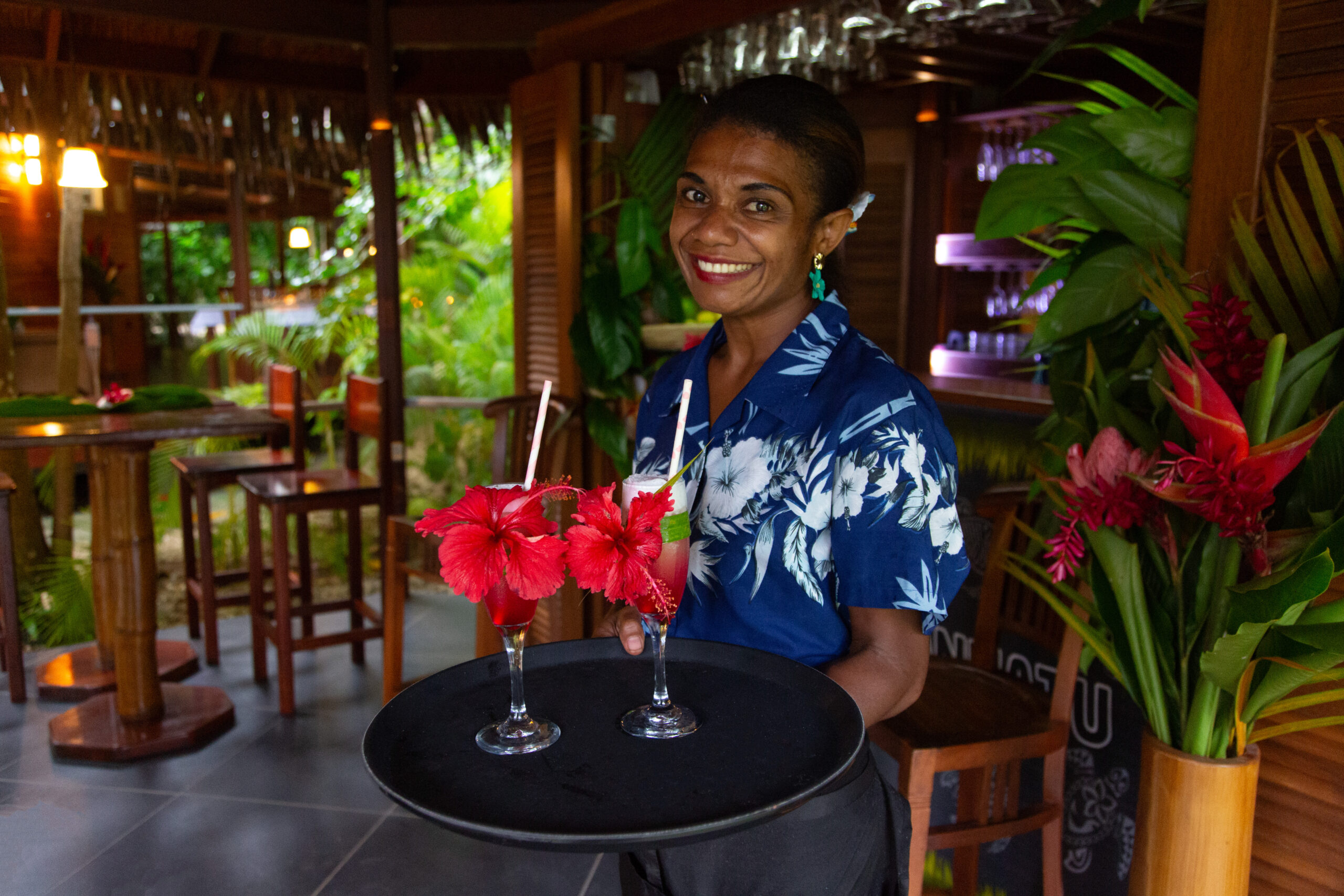 Exclusive Sunrise team member presenting drinks for a hosted evening gathering