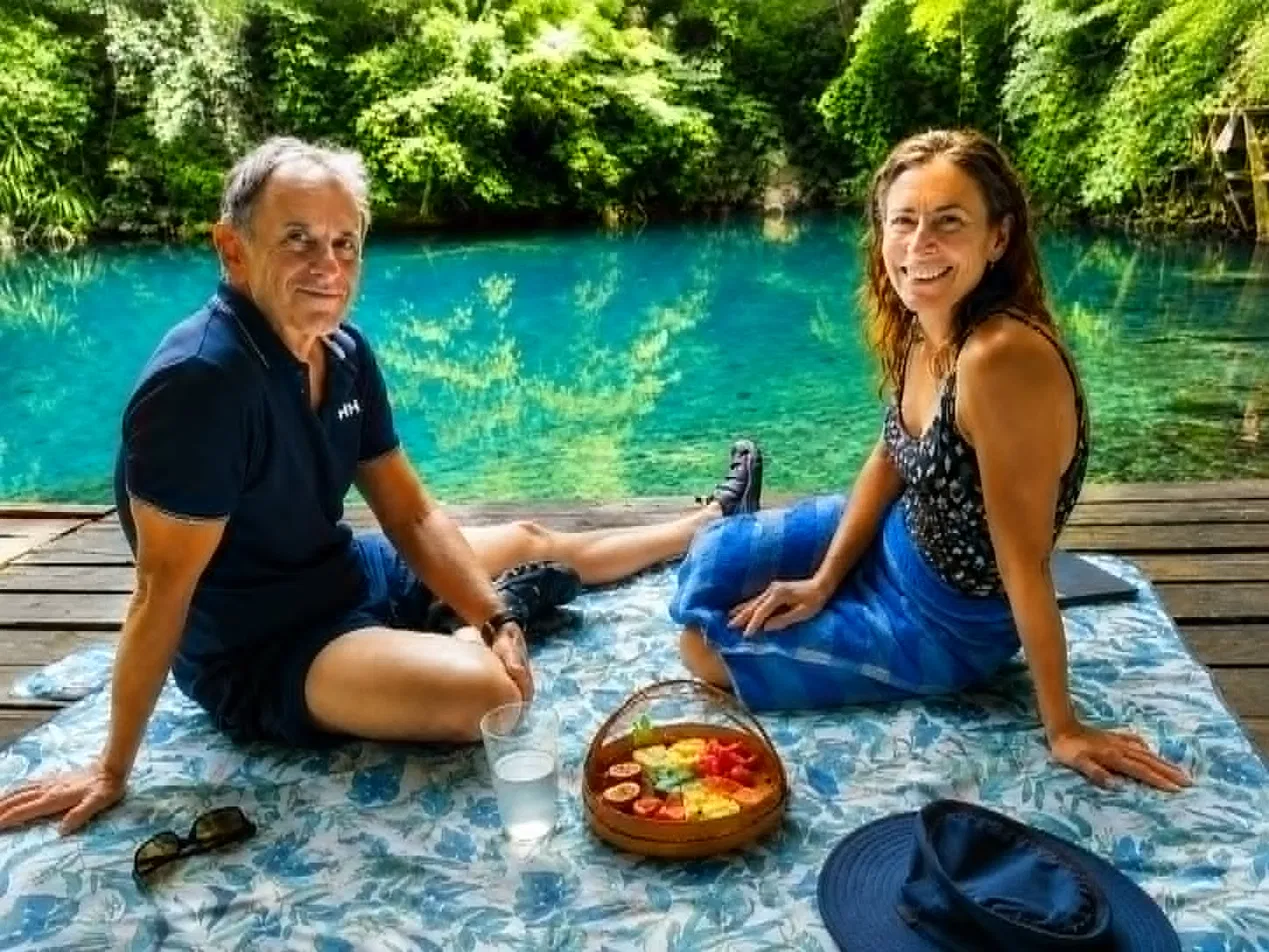 Couple enjoying a relaxed picnic beside a Santo blue hole